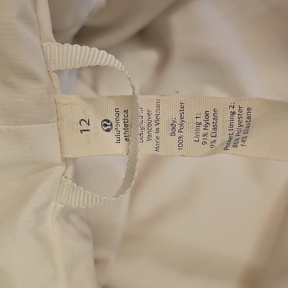 400. Lululemon Athletica Lightweight Jacket - Picture 10 of 11